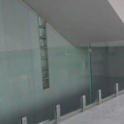 نصب و ایجاد شیشه های سکوریت  و لمینت وکرکره برقی