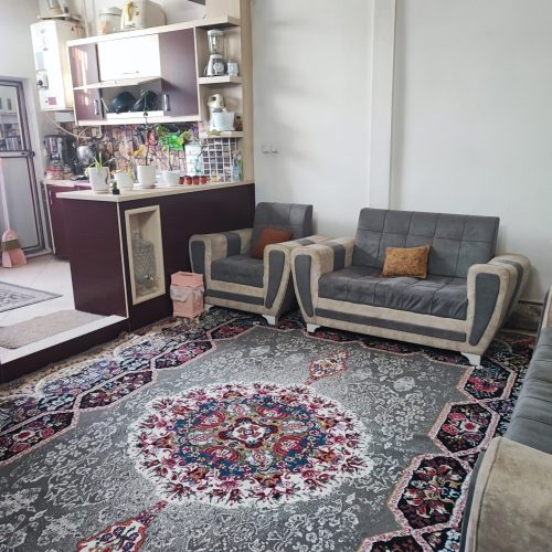 طبقه همکف اجاره داده میشود توس97