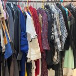 انواع لباس زنانه(مانتو؛ پالتو؛ شلوار؛ شال؛ کیف؛کفش؛شومیز؛تیشرت)