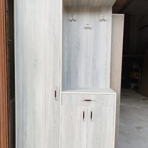 کمد چند منظوره : جا لباسی کشو.  +اینه از به سفارش خدتون  . جا کفشی و تذیین خانه .زیر قیمت تولید