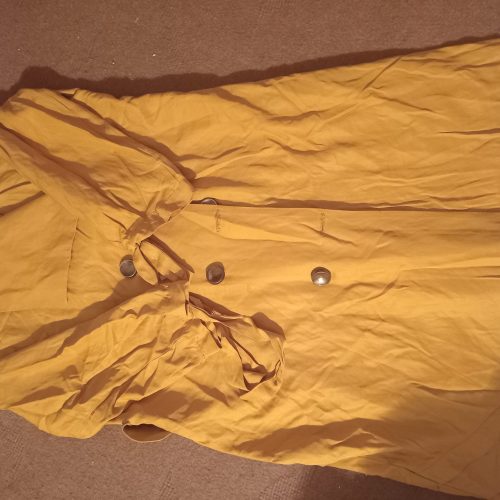 تعدادی مانتو و شومیز