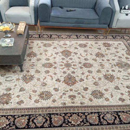 فرش کرم سرمه‌ای