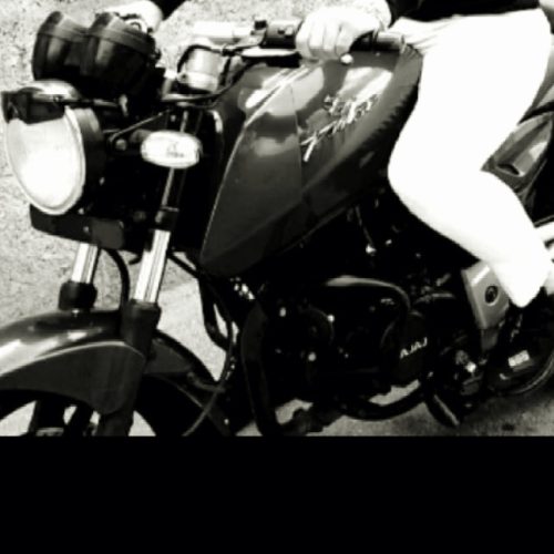 موتور پالس 180 تمیز و بدون ایراد