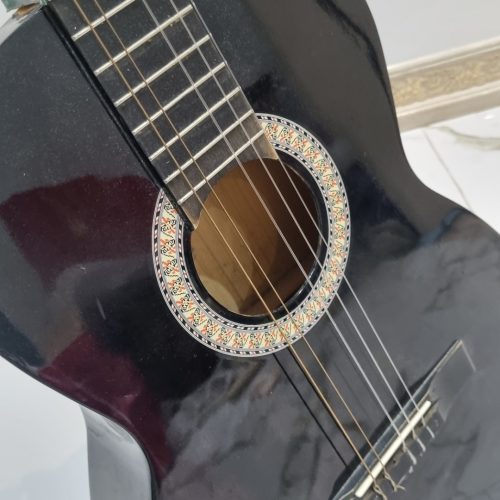 گیتار مشکی کلاسیک