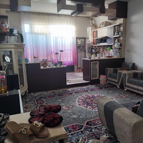 طبقه همکف اجاره داده میشود توس97