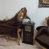 مبلمان نه نفره استیل و میز غذا خوری هشت نفره با میز عسلی ها کاملا سالم بهمراه ساعت استیل ایستاده و تابلو شام اخر و پرده چهار متری