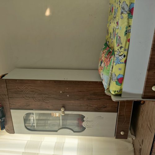 تخت نوزاد نوجوان