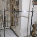 رگال تزیینی دوطبقه لوله ای استیل چرخ دار