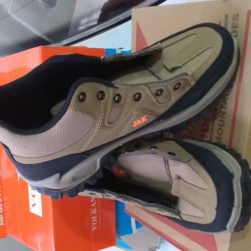 فروش ویژه ی انواع کفش زنانه مردانه زیر قیمت