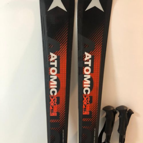 یک ست کامل لوازم اسکی