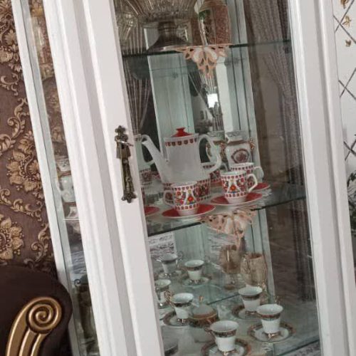 مبلمان 7 نفره همراه با بوفه و میز پذیرایی