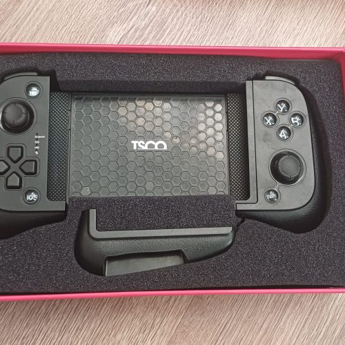 گیم پد تسکو مناسب برای android و ios و با استفاده از بلوتوث به گوشی موبایل شما متصل می شود و محدوده عملکرد ان 8 متر است مناسب برای انواع بازی ها بخصوص کال اف و کلش