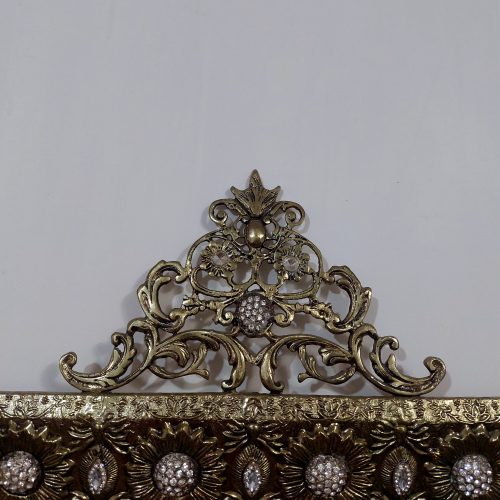 آیینه، شمعدان، میز و ساعت برنجی