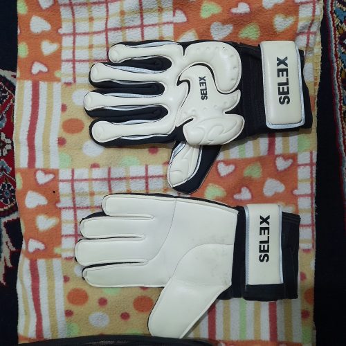 دستکش دروازه بانی فوتبال