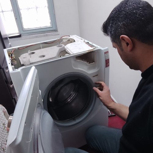 تعمیرات تخصصی انواع ماشین لباسشوئی در منزل