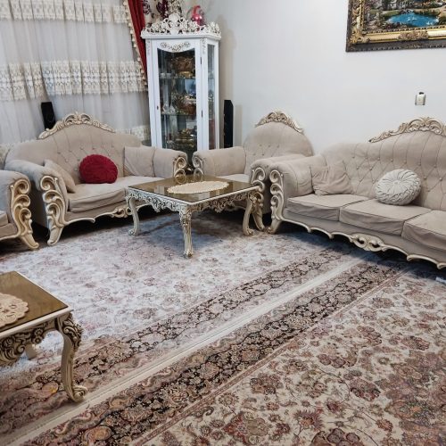 یک دست مبل و نهار خوری و بوفه