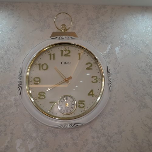 ساعت دیواری رنگ سفید