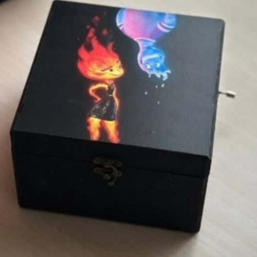 صندوقچه،آینه دستی و جاسوییچی چوبی نقاشی شده با طرح دلخواه