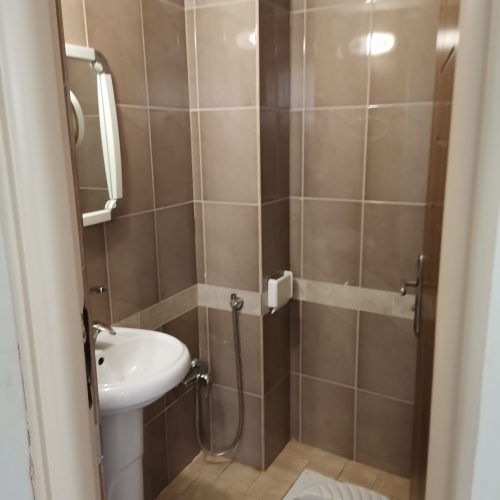 اجاره اپارتمان  خ گلزار  کوچه قلعه‌ تبرک