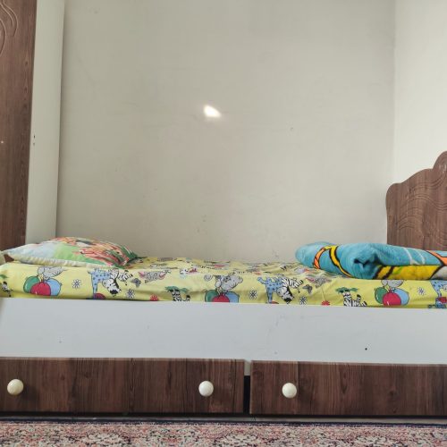 تخت نوزاد نوجوان