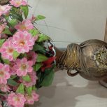 یک گلدان بزرگ با گل زیبا