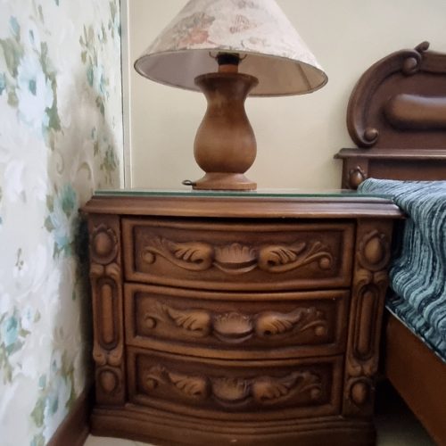 سرویس خواب چوبی منبت کارکرده تمیز + تشک