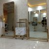 آینه ایستاده.سالن زیبایی