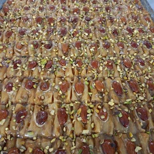 باقلوای شیرعسل استانبولی سادات