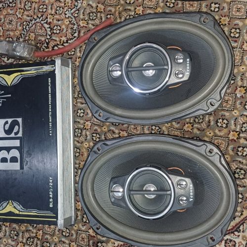 یک جفت بلندگو ده یا پانزد روز روی ماشینم بسته بودم صفر صفر هستن یک امپلی فایر چهار کانال در حد صفر و یک عدد