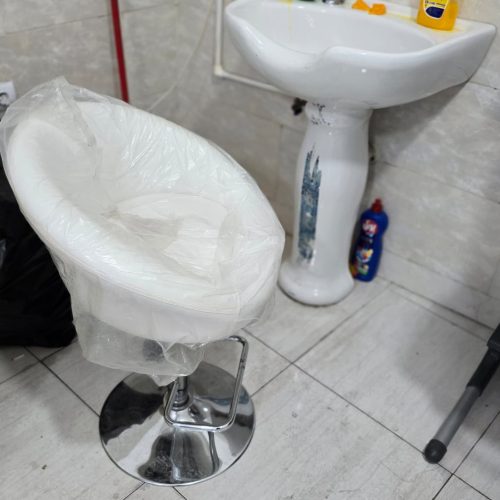 سلام 3تا آیینه با کمد 2تا صندل اصلاح جک دار یدونه صندل اصلاح بچگانه یدونه صندل سرشویی (پرولی صفر)مبل )دستگاه بخار اصل(دستگاه مکش چمدانی)و غیره…