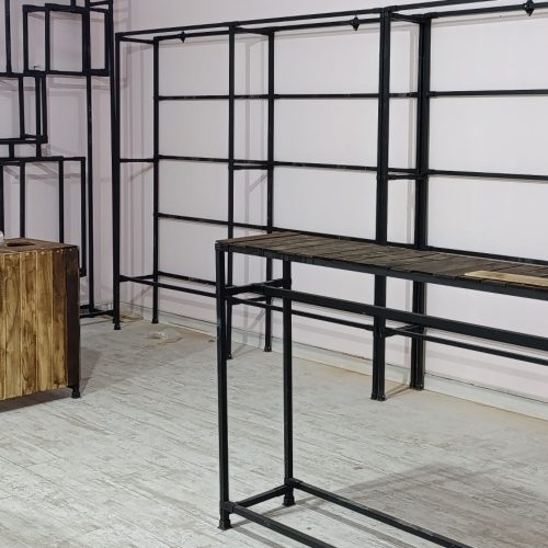 رگال و قفسه چوب روس