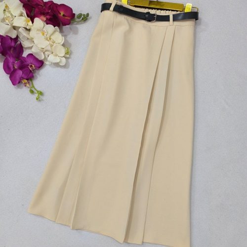 “استایل شیک با کمترین قیمت! لباس‌های خاص و تمیز، مثل نو – فرصت محدود!”