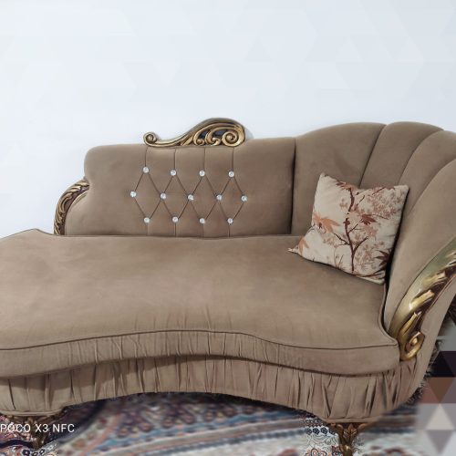 مبلمان در حد نو و تمیز ،7نفره،همراه با میز عسلی