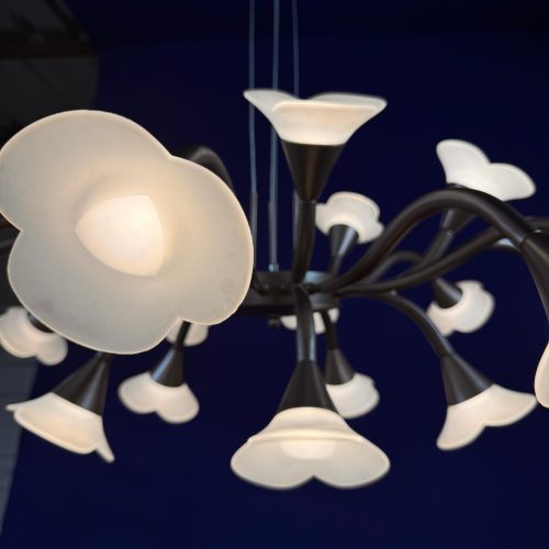 فروش ویژه لوسترهای مدرن و کلاسیک**   *تنوعی از لوسترهای شیک – مناسب هر سلیقه**  *لوستر با کیفیت عالی + گارانتی و ارسال سریع*