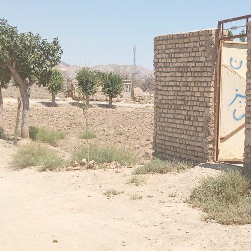 زمین چهار دیواری