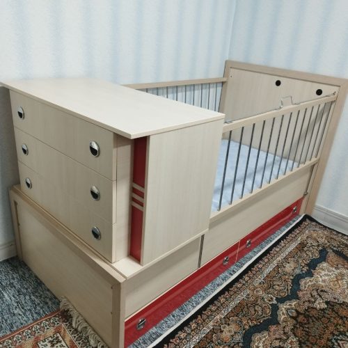 تخت خواب نوزادنوجوانی