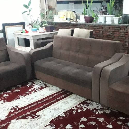 یک دست مبل هفت نفره در حد نو، بسیار محکم و زیبا. بدون عیب با قیمت مناسل