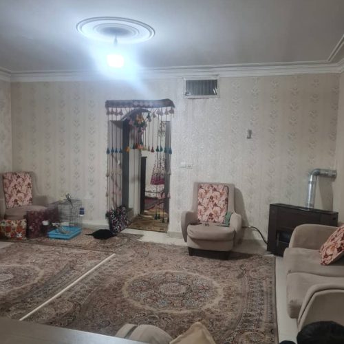 دارای پارکینگ اختصاصی،و حیاط خلوت مشاع