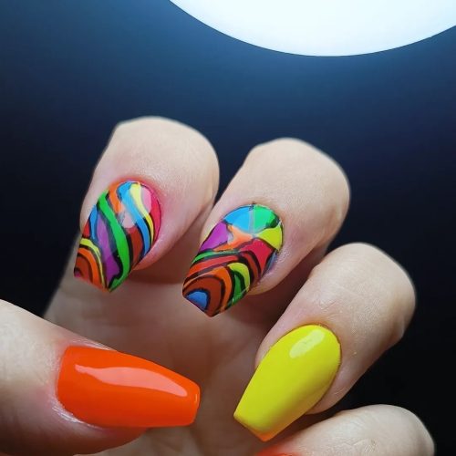 آیا به دنبال ناخن‌هایی زیبا و ماندگار هستید؟ امتحان کاشت ناخن با ما را امتحان کنید.