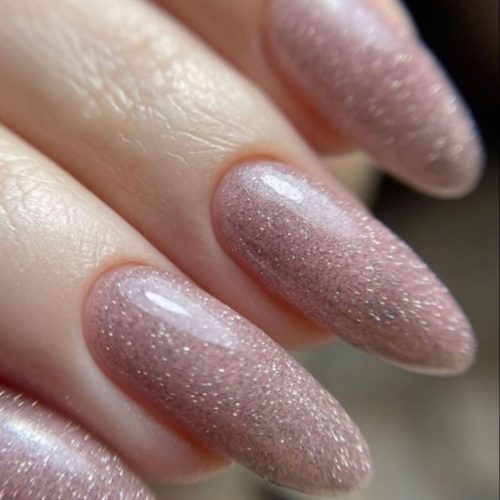 ناخن کار حرفه ای ، جهت تکمیل آلبوم