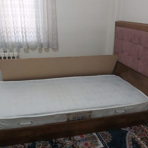 تخت یک نفر چوبی