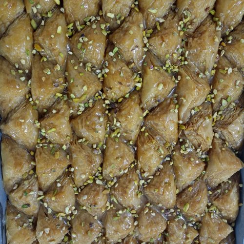 باقلوای شیرعسل استانبولی سادات