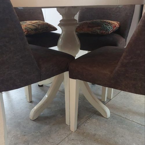 میز ناهار خوری گرد چهار نفره