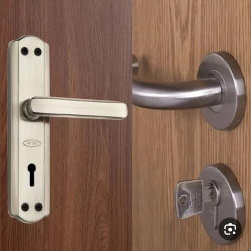 نصب درب چوبی با قفل با بهترین قیمت