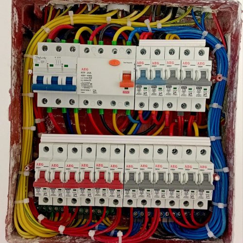 برقکاری ساختمان ، تابلو سازی صنعتی و نصب دوربین