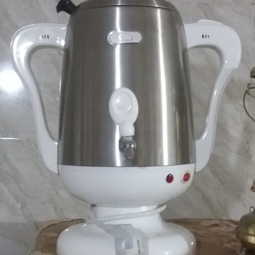 یک عدد چای ساز یا همون سماور برقی