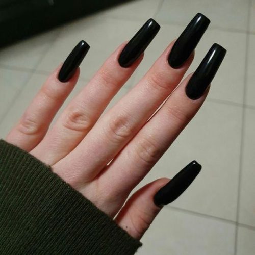 مدل برای کاشت ناخن