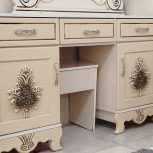 یک عدد میز آرایشی با دو عدد پاتختی