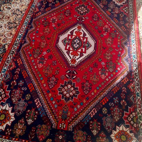 فروش قالی دست بافت محلی با نقش حور حسن آباد