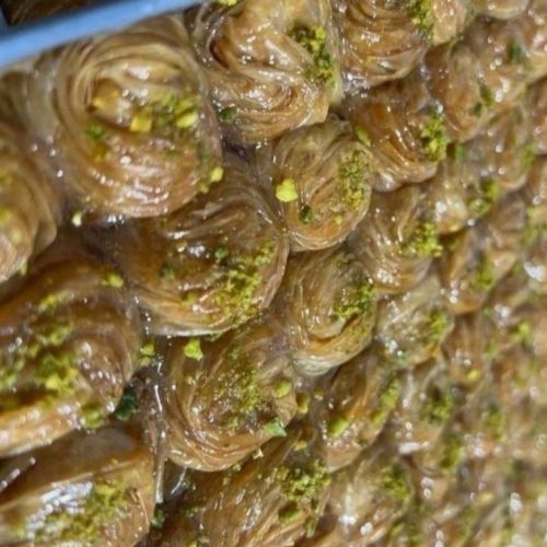 باقلوای شیرعسل استانبولی سادات